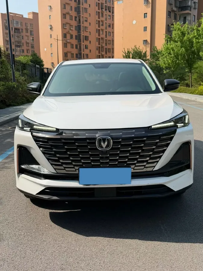 2022 ChangAn UNI-V 1.5T 188HP L4 7DCT,autocango,china used car exporter,china ev exporter,chinese used car exporter,chinese used ev exporter