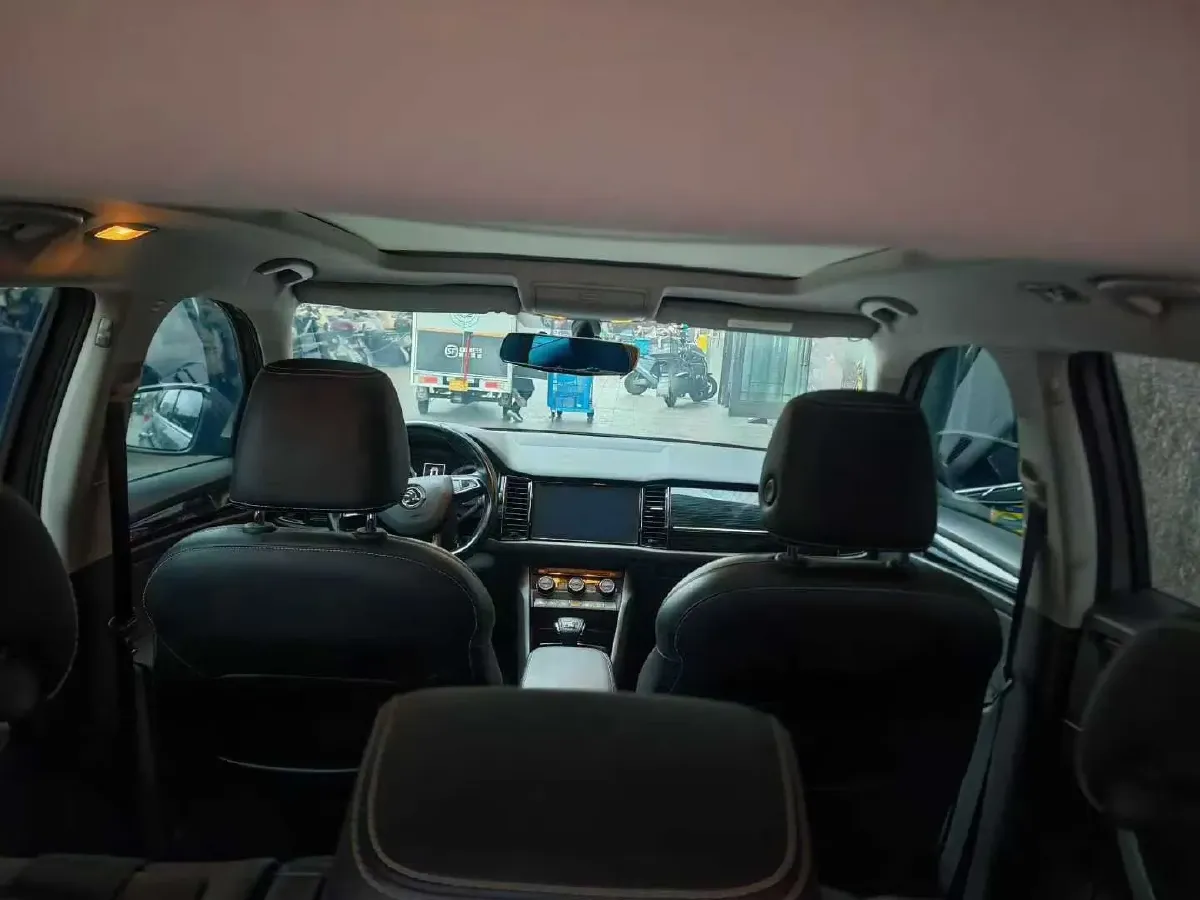 2019 Skoda Superb 2.0T 220HP L4 7DCT,autocango,china used car exporter,china ev exporter,chinese used car exporter,chinese used ev exporter