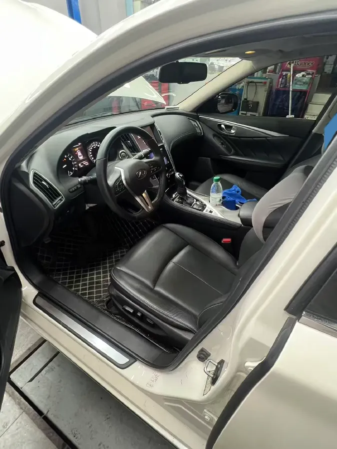 2018 Jeep Grand Commander 2.0T 265HP L4 9AT,autocango,china used car exporter,china ev exporter,chinese used car exporter,chinese used ev exporter