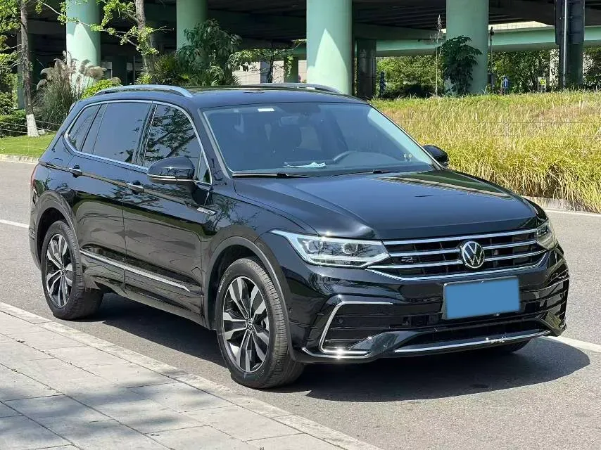 2024 Volkswagen Tiguan L 2.0T 186HP L4 7DCT,autocango,china used car exporter,china ev exporter,chinese used car exporter,chinese used ev exporter