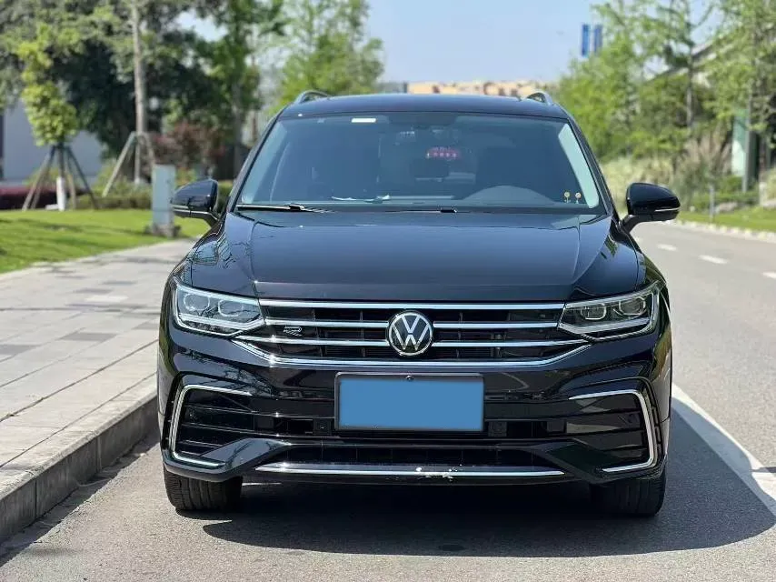 2024 Volkswagen Tiguan L 2.0T 186HP L4 7DCT,autocango,china used car exporter,china ev exporter,chinese used car exporter,chinese used ev exporter