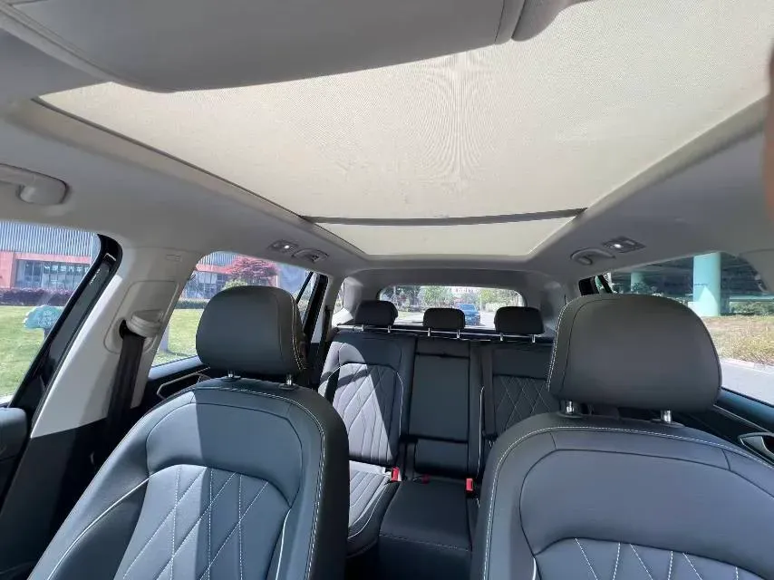 2024 Volkswagen Tiguan L 2.0T 186HP L4 7DCT,autocango,china used car exporter,china ev exporter,chinese used car exporter,chinese used ev exporter