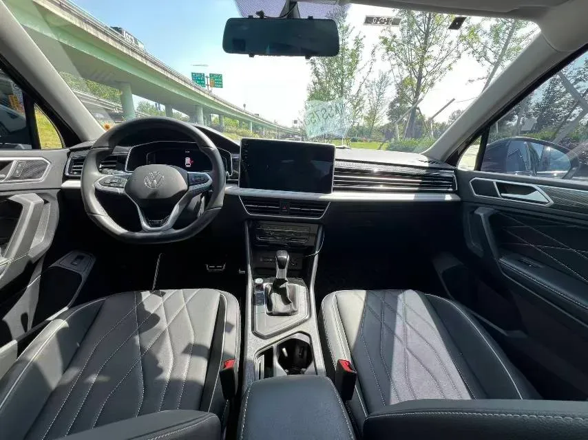 2024 Volkswagen Tiguan L 2.0T 186HP L4 7DCT,autocango,china used car exporter,china ev exporter,chinese used car exporter,chinese used ev exporter