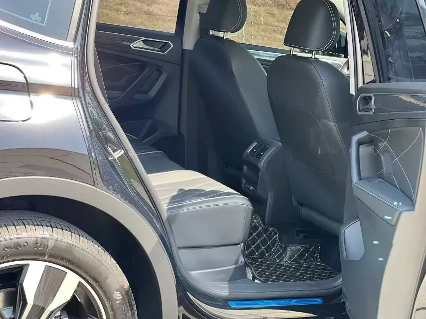 2024 Volkswagen Tiguan L 2.0T 186HP L4 7DCT,autocango,china used car exporter,china ev exporter,chinese used car exporter,chinese used ev exporter