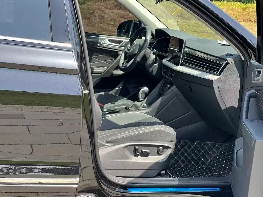 2024 Volkswagen Tiguan L 2.0T 186HP L4 7DCT,autocango,china used car exporter,china ev exporter,chinese used car exporter,chinese used ev exporter