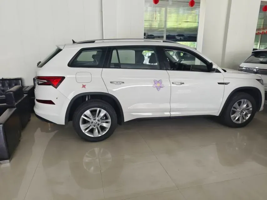 2023 Skoda Kodiak 2.0T 186HP L4 7DCT,autocango,china used car exporter,china ev exporter,chinese used car exporter,chinese used ev exporter