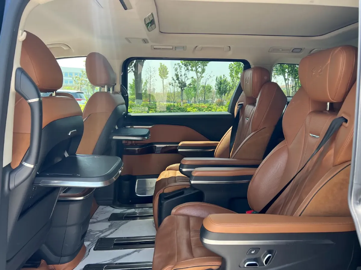 2023 HongQi HQ9 2.0T 252HP L4 8AT,autocango,china used car exporter,china ev exporter,chinese used car exporter,chinese used ev exporter