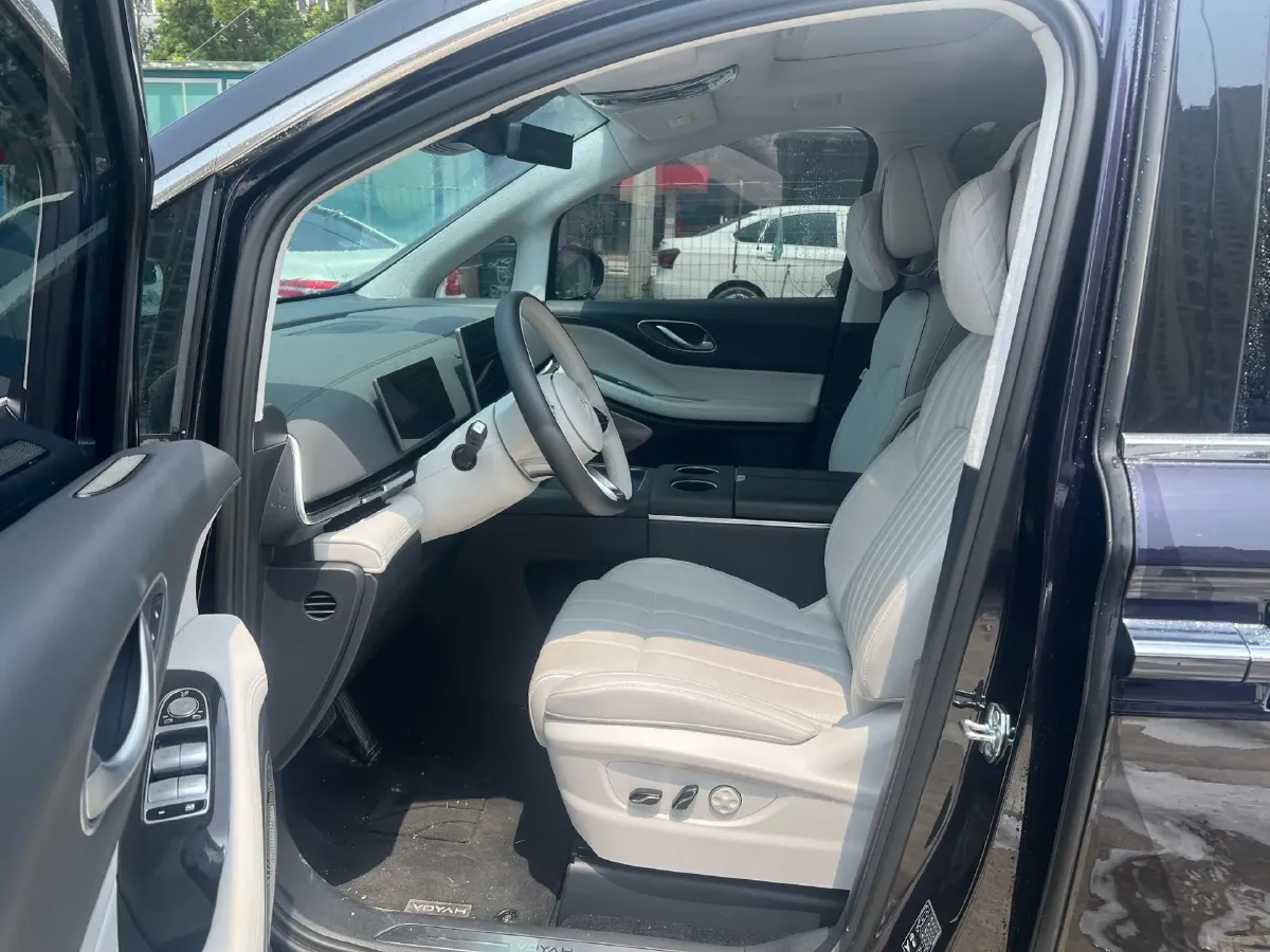 2025 Voyah Dream 1.5T 150HP L4 PHEV 41.7KWH,autocango,china used car exporter,china ev exporter,chinese used car exporter,chinese used ev exporter