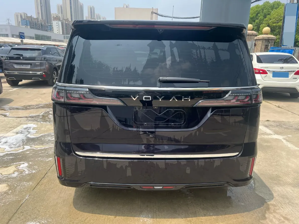2025 Voyah Dream 1.5T 150HP L4 PHEV 41.7KWH,autocango,china used car exporter,china ev exporter,chinese used car exporter,chinese used ev exporter