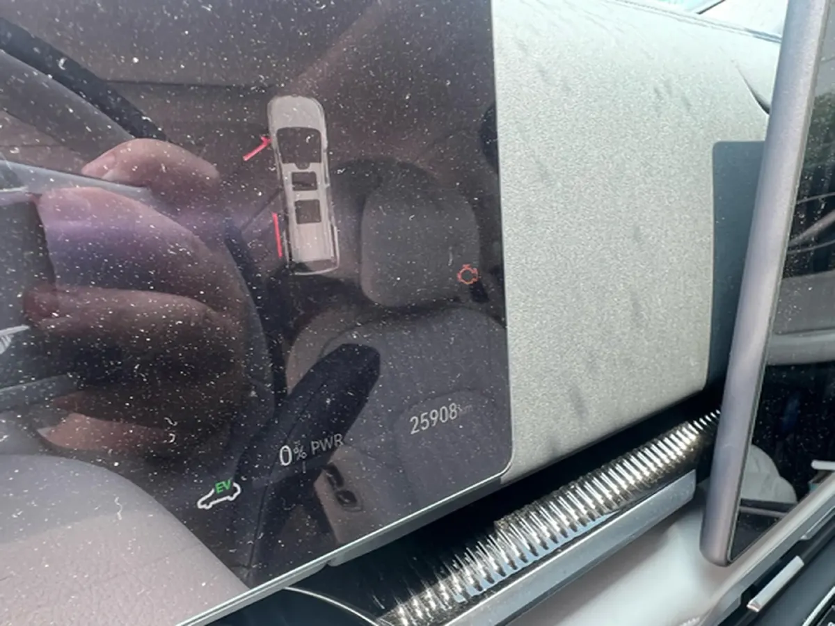 2025 Voyah Dream 1.5T 150HP L4 PHEV 41.7KWH,autocango,china used car exporter,china ev exporter,chinese used car exporter,chinese used ev exporter