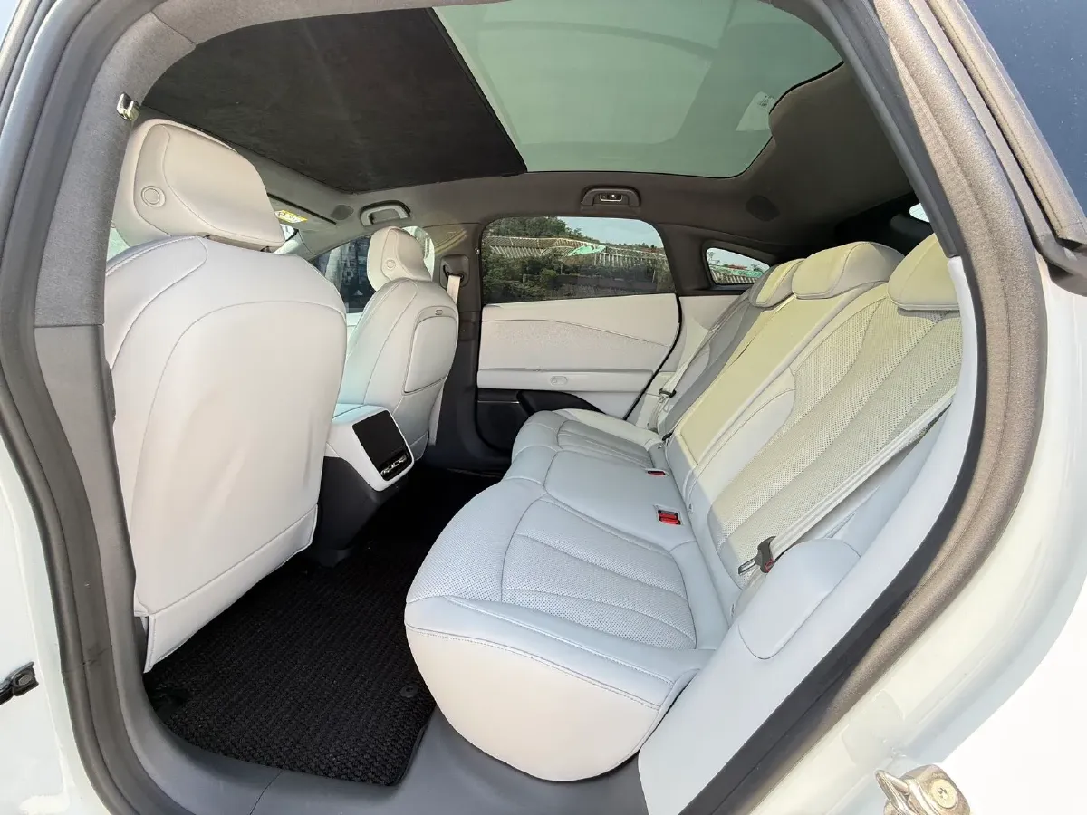 2024 Xpeng P7+ BEV 60.7KWH,autocango,china used car exporter,china ev exporter,chinese used car exporter,chinese used ev exporter