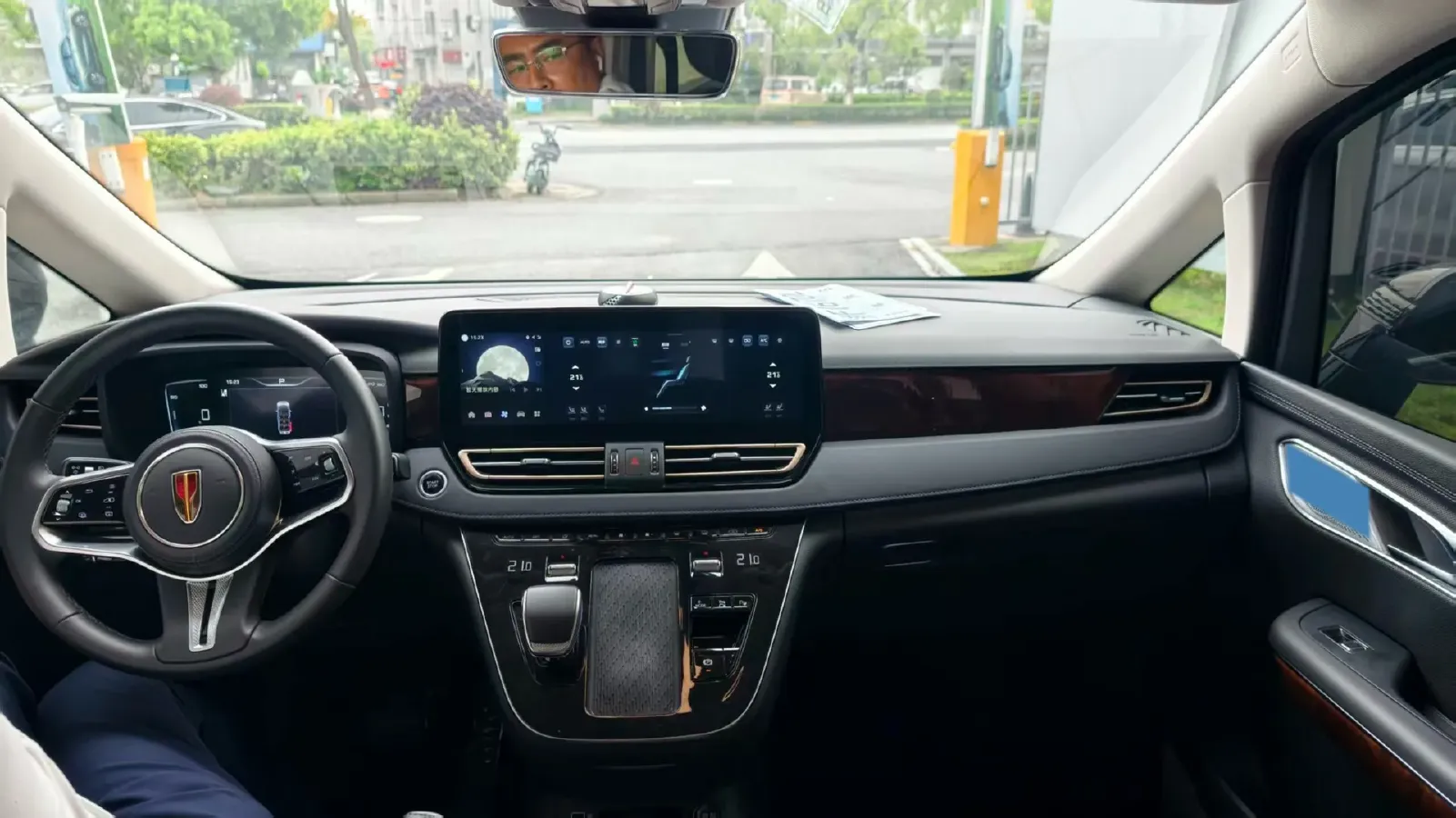 2024 HongQi HQ9 2.0T 163HP L4 1DHT PHEV 20.14KWH,autocango,china used car exporter,china ev exporter,chinese used car exporter,chinese used ev exporter