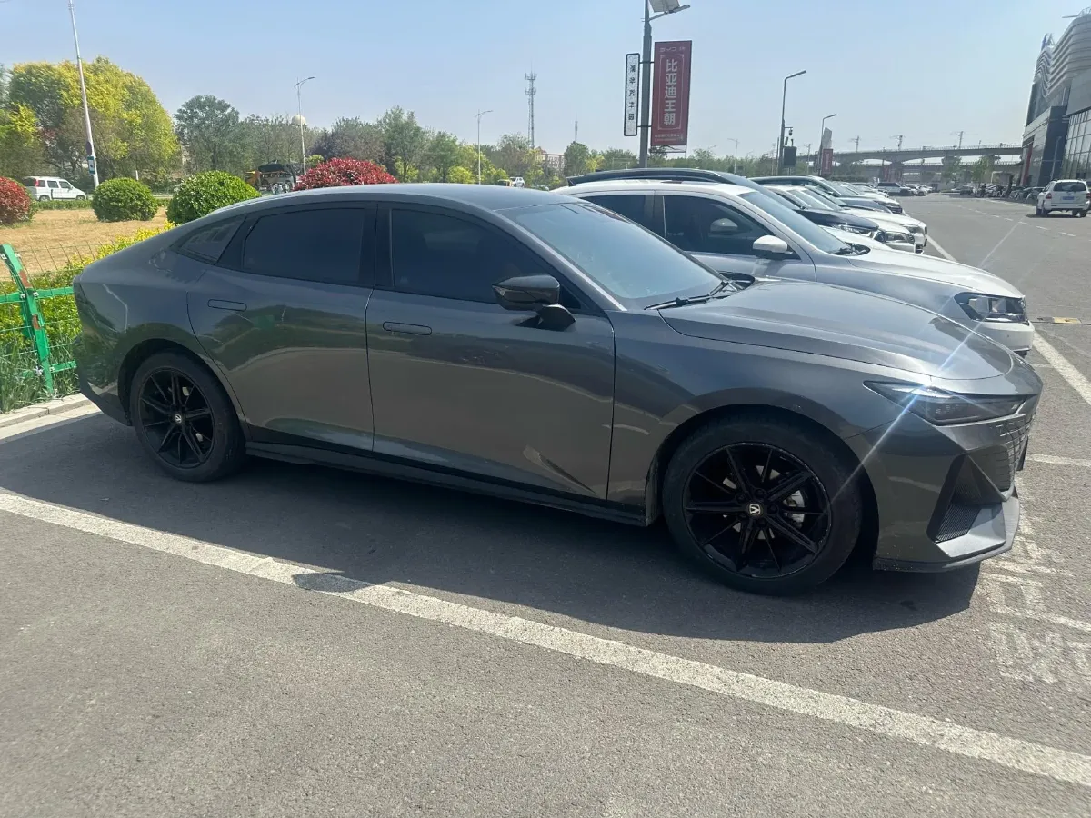 2022 ChangAn UNI-V 1.5T 188HP L4 7DCT,autocango,china used car exporter,china ev exporter,chinese used car exporter,chinese used ev exporter