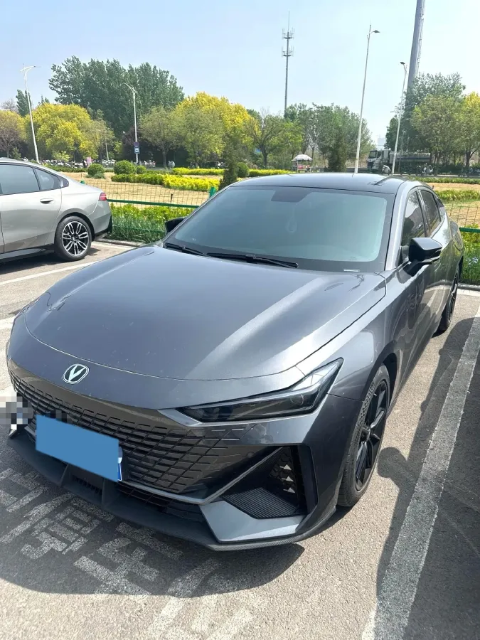 2022 ChangAn UNI-V 1.5T 188HP L4 7DCT,autocango,china used car exporter,china ev exporter,chinese used car exporter,chinese used ev exporter