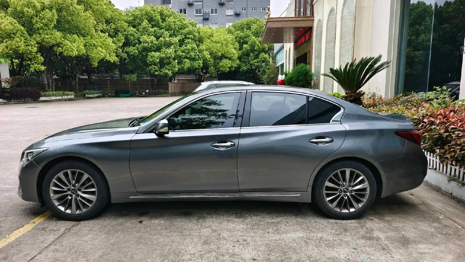 2018 Jeep Grand Commander 2.0T 265HP L4 9AT,autocango,china used car exporter,china ev exporter,chinese used car exporter,chinese used ev exporter