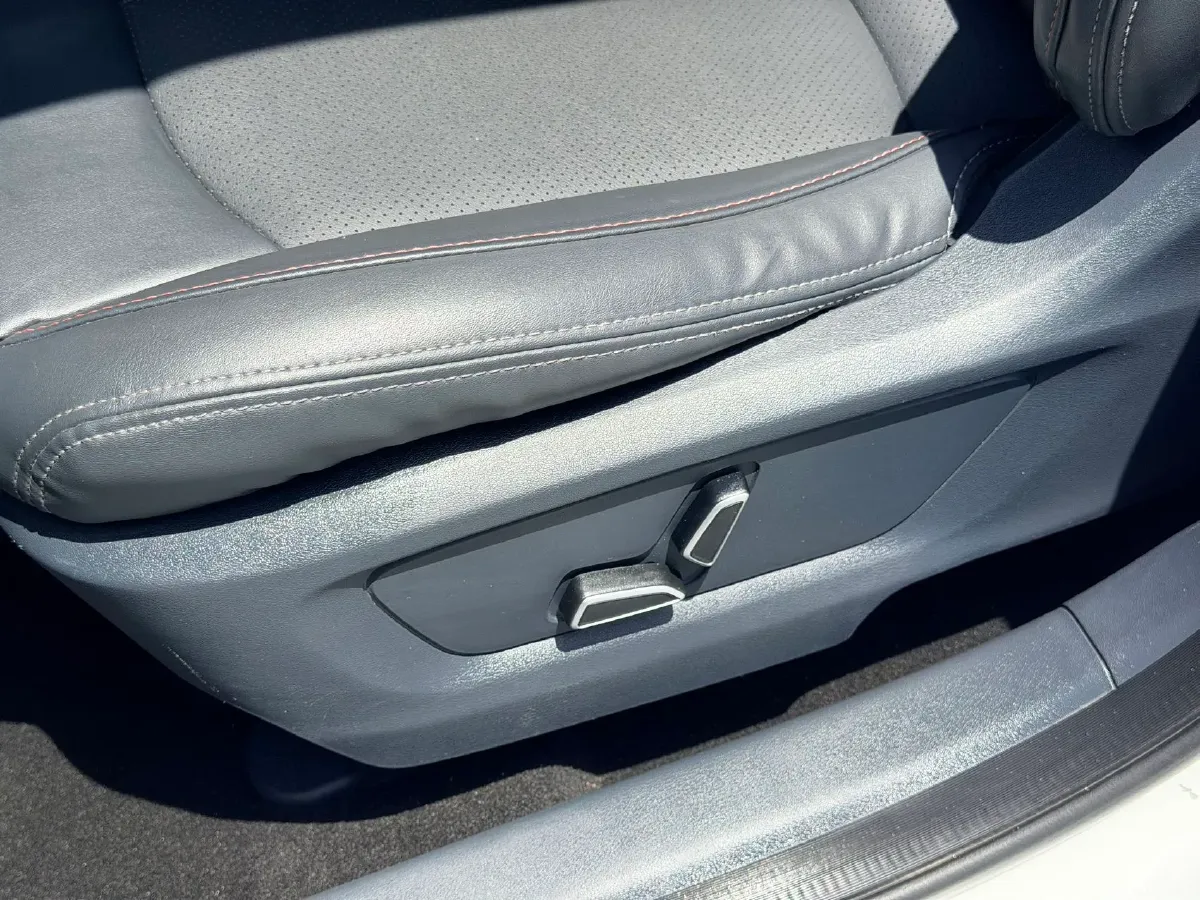 2020 ChangAn UNI-T 1.5T 180HP L4 7DCT,autocango,china used car exporter,china ev exporter,chinese used car exporter,chinese used ev exporter