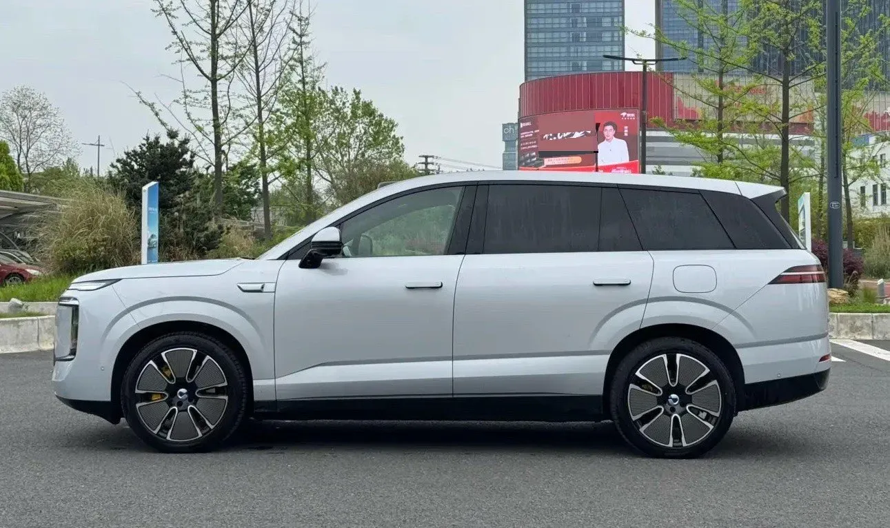 2025 Denza DenzaN8L 2.0T 207HP L4 E-CVT PHEV,autocango,china used car exporter,china ev exporter,chinese used car exporter,chinese used ev exporter