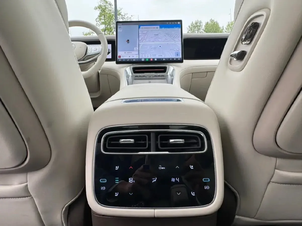 2025 Denza DenzaN8L 2.0T 207HP L4 E-CVT PHEV,autocango,china used car exporter,china ev exporter,chinese used car exporter,chinese used ev exporter