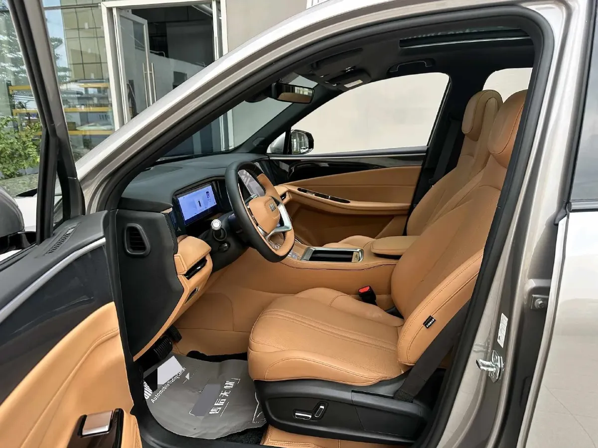 2025 Skyworth HT-i 1.5T 156HP L4 1DHT PHEV,autocango,china used car exporter,china ev exporter,chinese used car exporter,chinese used ev exporter