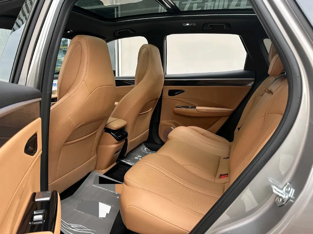 2025 Skyworth HT-i 1.5T 156HP L4 1DHT PHEV,autocango,china used car exporter,china ev exporter,chinese used car exporter,chinese used ev exporter