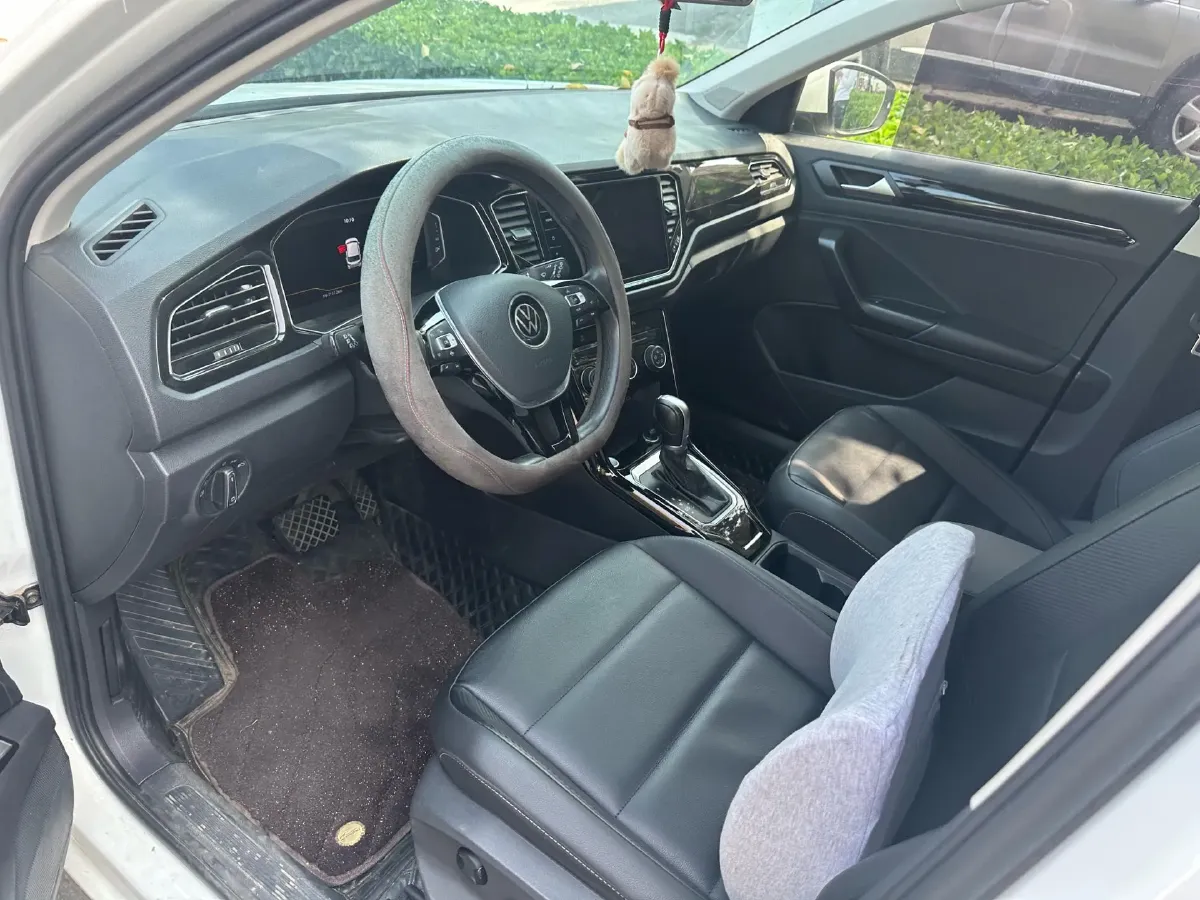 2022 Volkswagen T-Roc 1.4T 150HP L4 7DCT,autocango,china used car exporter,china ev exporter,chinese used car exporter,chinese used ev exporter