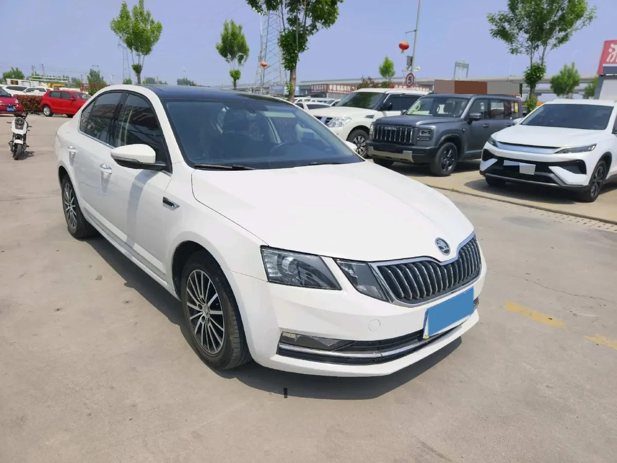 2018 Skoda Octavia 1.2T 116HP L4 7DCT,autocango,china used car exporter,china ev exporter,chinese used car exporter,chinese used ev exporter