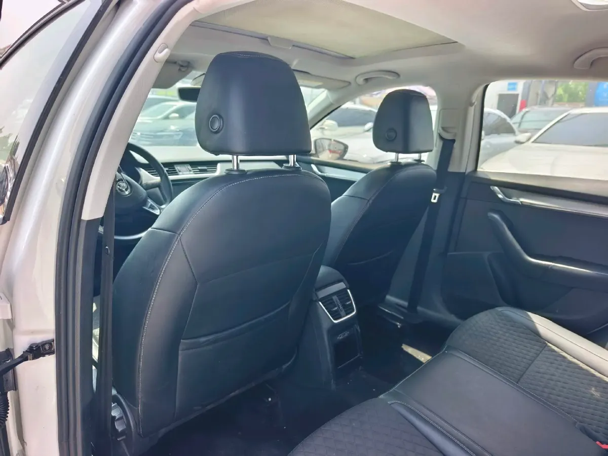 2018 Skoda Octavia 1.2T 116HP L4 7DCT,autocango,china used car exporter,china ev exporter,chinese used car exporter,chinese used ev exporter