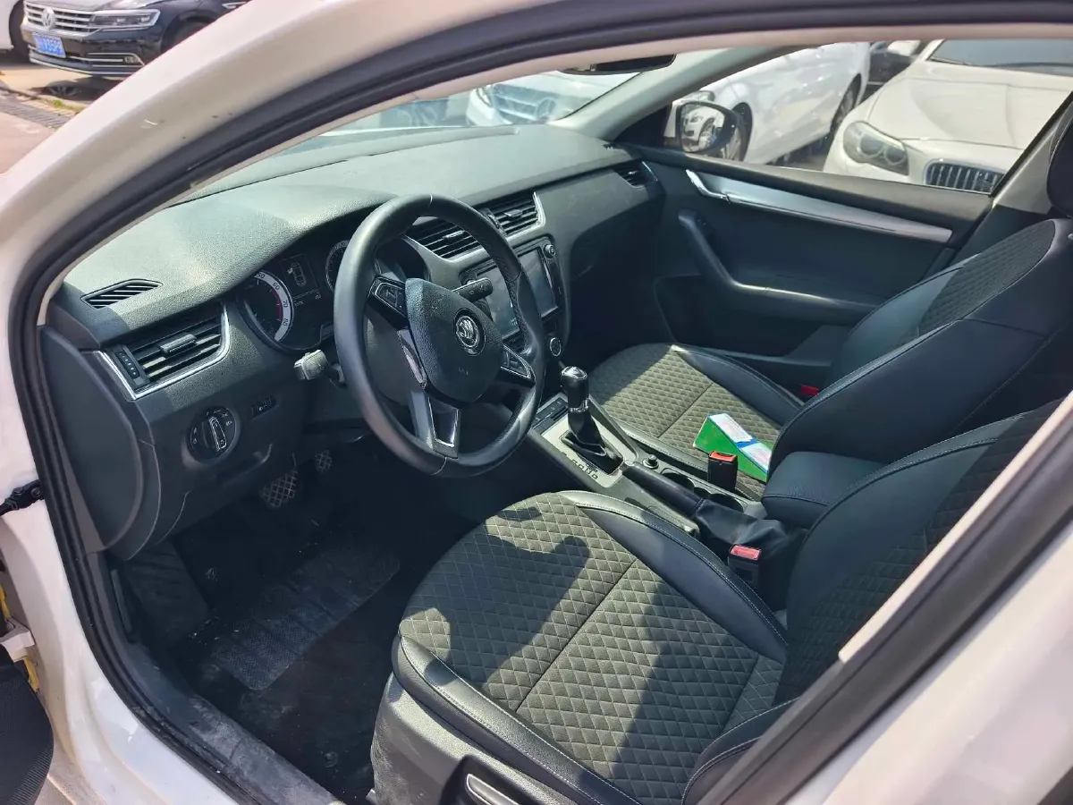 2018 Skoda Octavia 1.2T 116HP L4 7DCT,autocango,china used car exporter,china ev exporter,chinese used car exporter,chinese used ev exporter