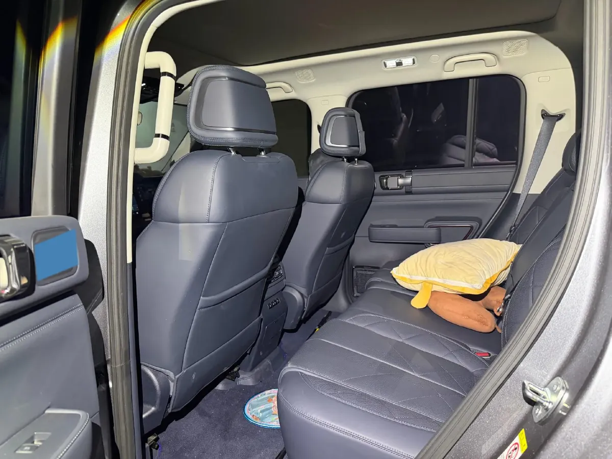 2025 FangChengBao Bao 5 1.5T 194HP L4 E-CVT PHEV 31.8KWH,autocango,china used car exporter,china ev exporter,chinese used car exporter,chinese used ev exporter