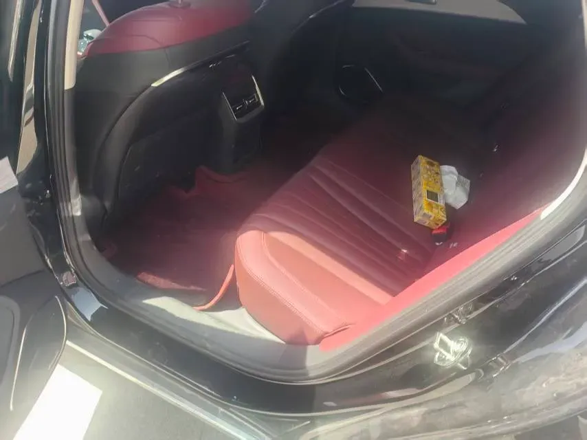 2025 HongQi H5 1.5T 169HP L4 1DHT Hybrid,autocango,china used car exporter,china ev exporter,chinese used car exporter,chinese used ev exporter