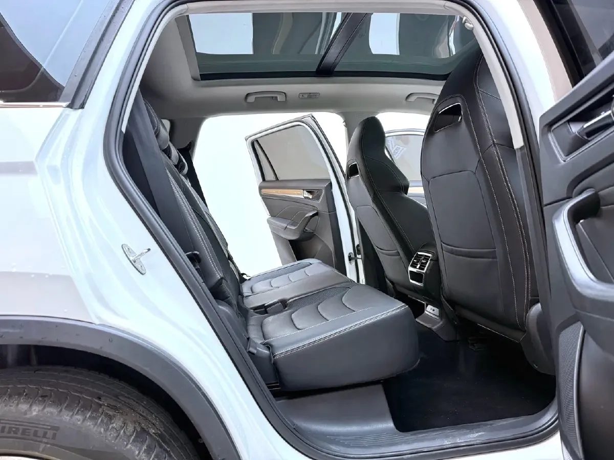 2022 Skoda Kodiak 2.0T 186HP L4 7DCT,autocango,china used car exporter,china ev exporter,chinese used car exporter,chinese used ev exporter