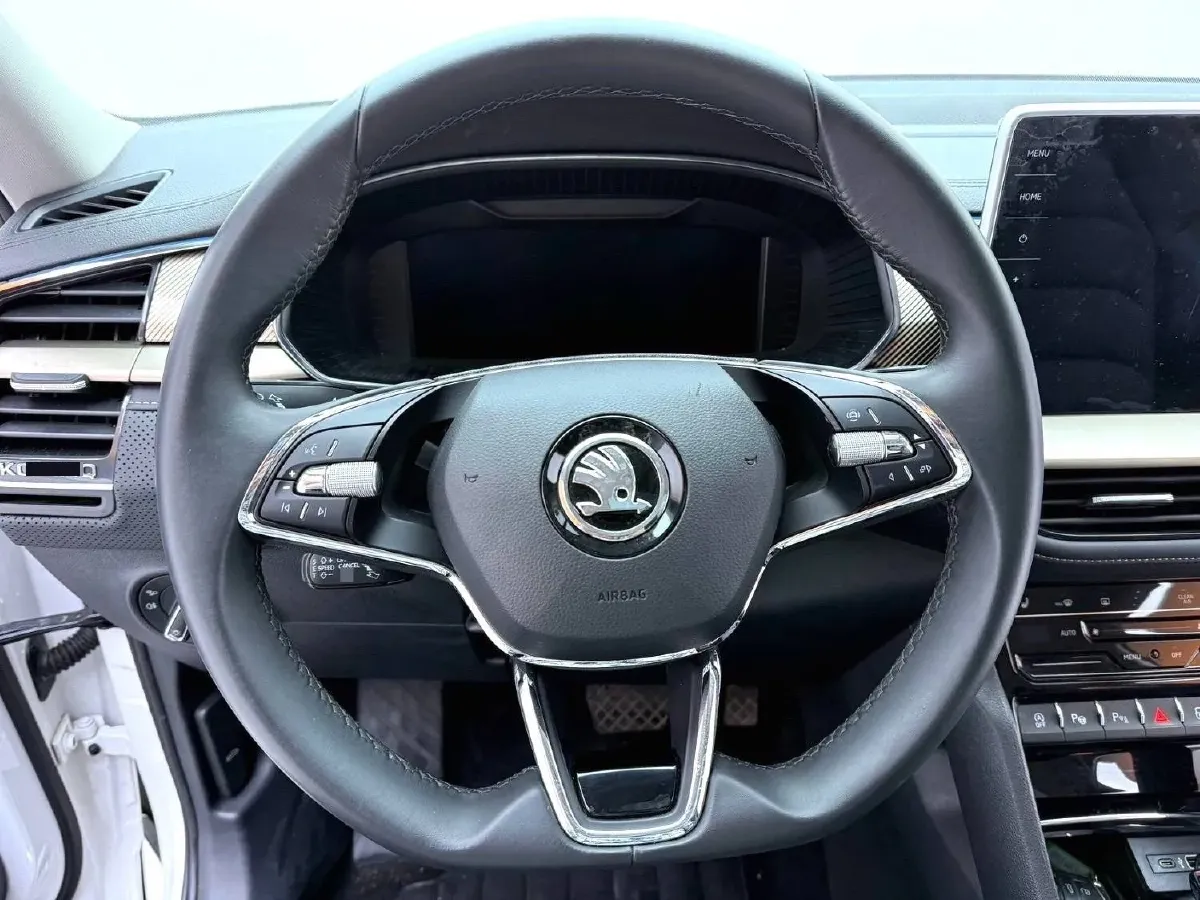 2022 Skoda Kodiak 2.0T 186HP L4 7DCT,autocango,china used car exporter,china ev exporter,chinese used car exporter,chinese used ev exporter