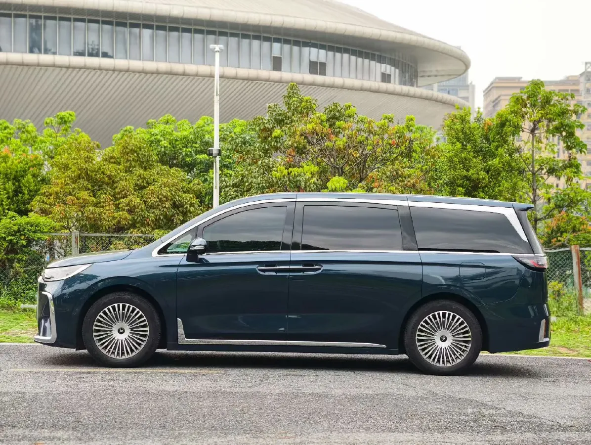 2025 Voyah Dream 1.5T 150HP L4 PHEV 41.7KWH,autocango,china used car exporter,china ev exporter,chinese used car exporter,chinese used ev exporter