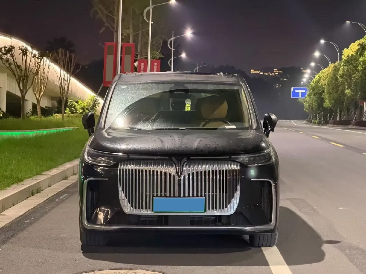 2025 Voyah Dream 1.5T 150HP L4 PHEV 41.7KWH,autocango,china used car exporter,china ev exporter,chinese used car exporter,chinese used ev exporter