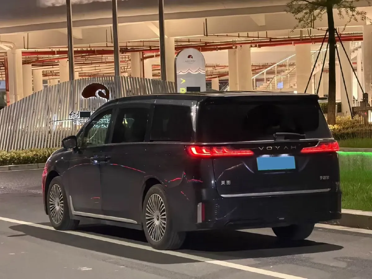 2025 Voyah Dream 1.5T 150HP L4 PHEV 41.7KWH,autocango,china used car exporter,china ev exporter,chinese used car exporter,chinese used ev exporter