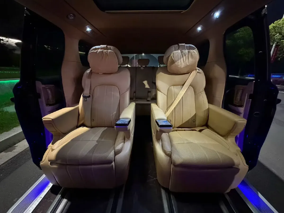 2025 Voyah Dream 1.5T 150HP L4 PHEV 41.7KWH,autocango,china used car exporter,china ev exporter,chinese used car exporter,chinese used ev exporter