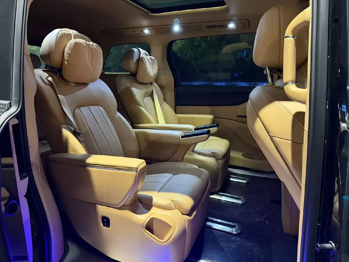 2025 Voyah Dream 1.5T 150HP L4 PHEV 41.7KWH,autocango,china used car exporter,china ev exporter,chinese used car exporter,chinese used ev exporter