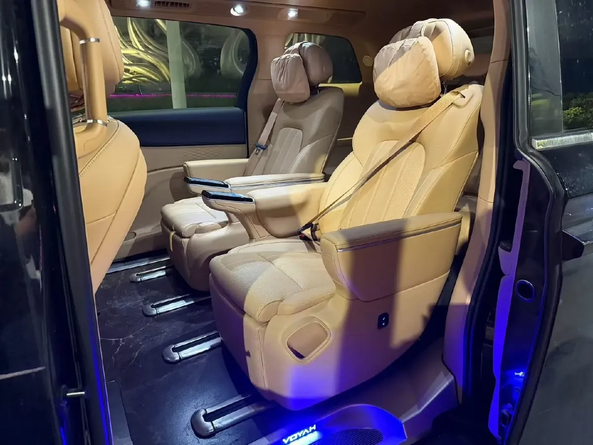 2025 Voyah Dream 1.5T 150HP L4 PHEV 41.7KWH,autocango,china used car exporter,china ev exporter,chinese used car exporter,chinese used ev exporter