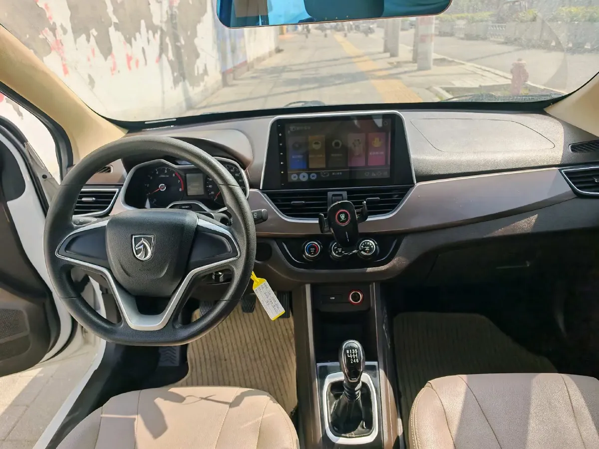 2017 BaoJun 310W 1.5L 112HP L4 6MT,autocango,china used car exporter,china ev exporter,chinese used car exporter,chinese used ev exporter