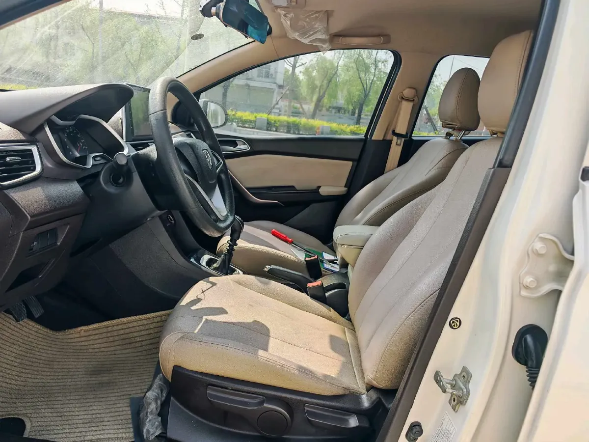 2017 BaoJun 310W 1.5L 112HP L4 6MT,autocango,china used car exporter,china ev exporter,chinese used car exporter,chinese used ev exporter