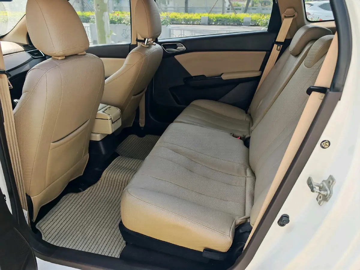 2017 BaoJun 310W 1.5L 112HP L4 6MT,autocango,china used car exporter,china ev exporter,chinese used car exporter,chinese used ev exporter