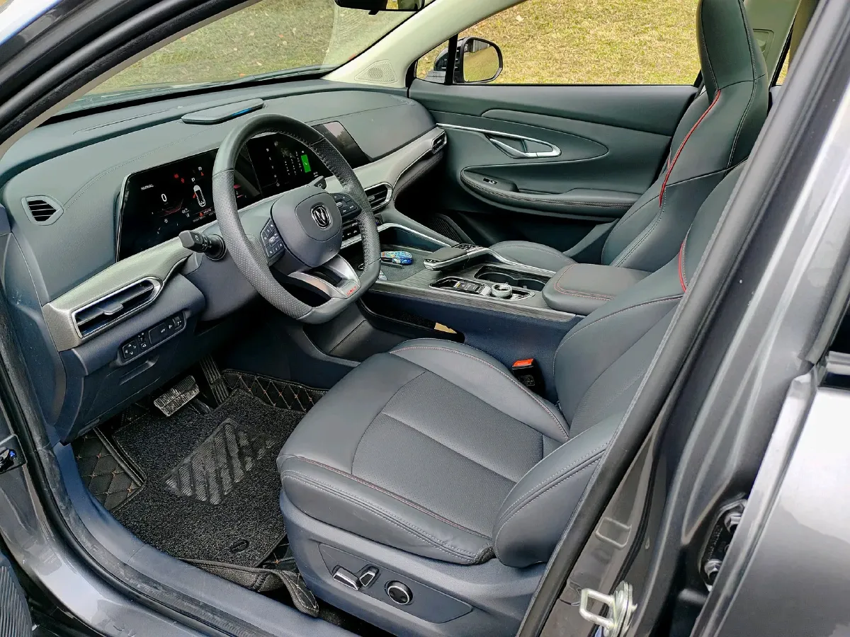 2020 ChangAn UNI-T 1.5T 180HP L4 7DCT,autocango,china used car exporter,china ev exporter,chinese used car exporter,chinese used ev exporter