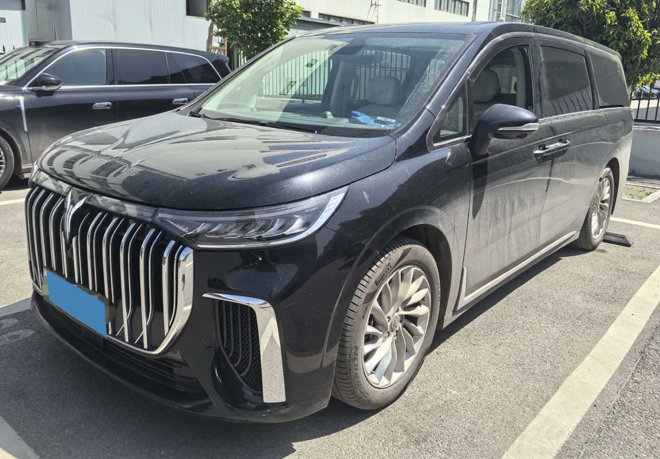 2024 Voyah Dream 1.5T 150HP L4 PHEV 43KWH,autocango,china used car exporter,china ev exporter,chinese used car exporter,chinese used ev exporter