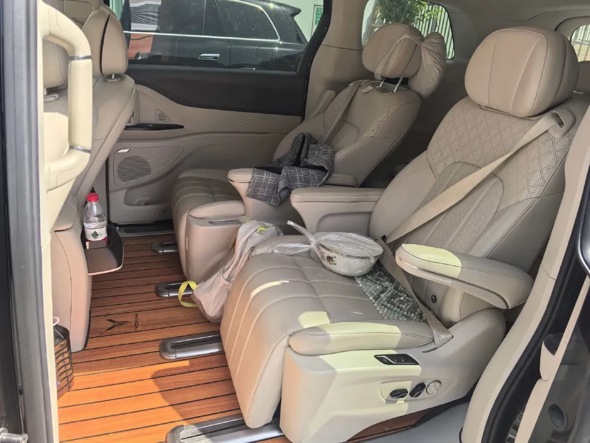 2024 Voyah Dream 1.5T 150HP L4 PHEV 43KWH,autocango,china used car exporter,china ev exporter,chinese used car exporter,chinese used ev exporter