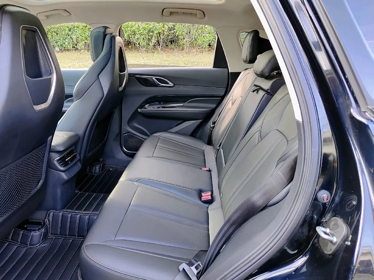 2025 HongQi HS3 1.5T 169HP L4 7DCT,autocango,china used car exporter,china ev exporter,chinese used car exporter,chinese used ev exporter