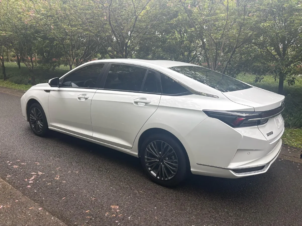 2023 DongFeng Aeolus YiXuan MAX 1.5T 190HP L4 7DCT,autocango,china used car exporter,china ev exporter,chinese used car exporter,chinese used ev exporter
