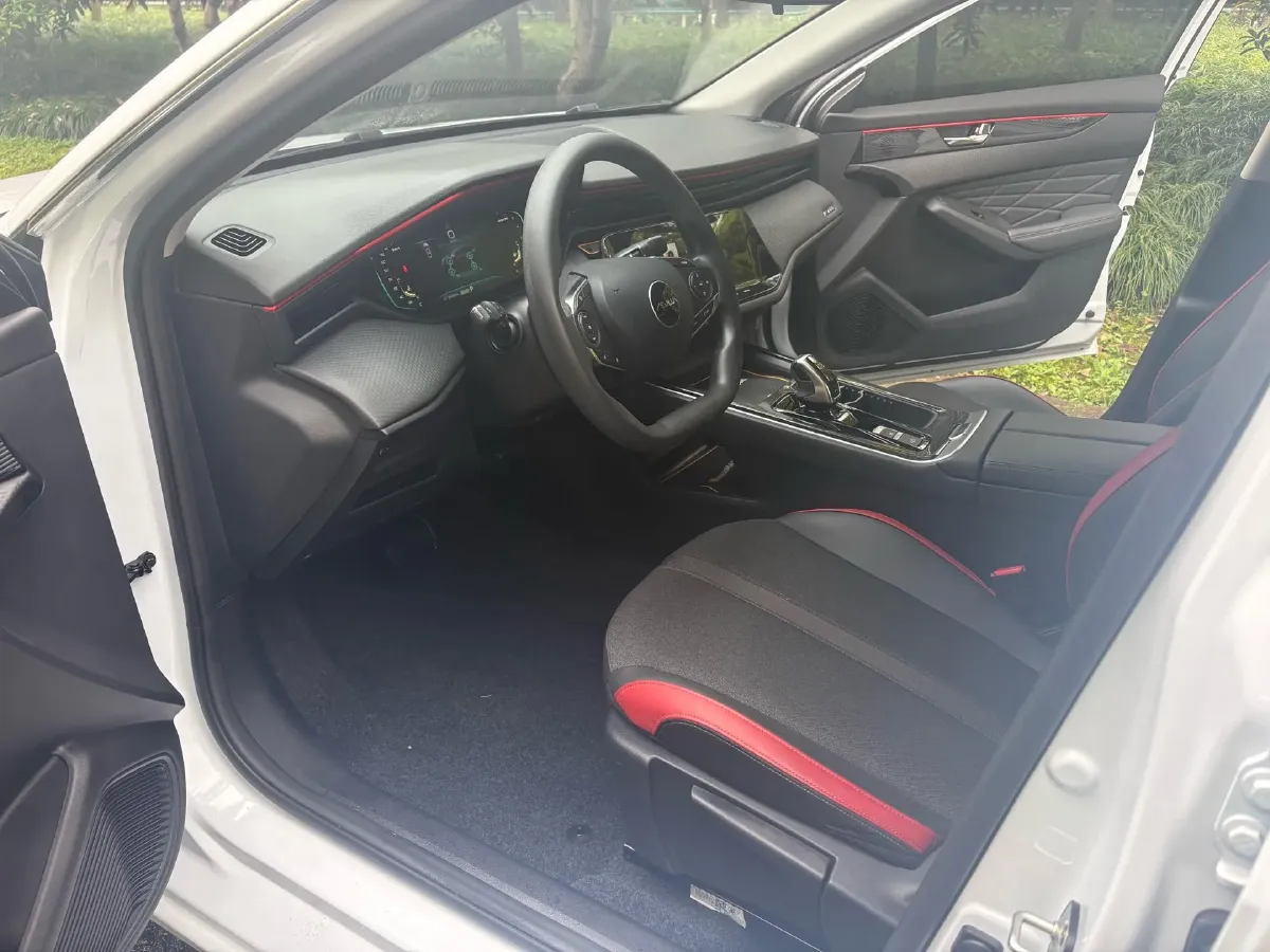 2023 DongFeng Aeolus YiXuan MAX 1.5T 190HP L4 7DCT,autocango,china used car exporter,china ev exporter,chinese used car exporter,chinese used ev exporter