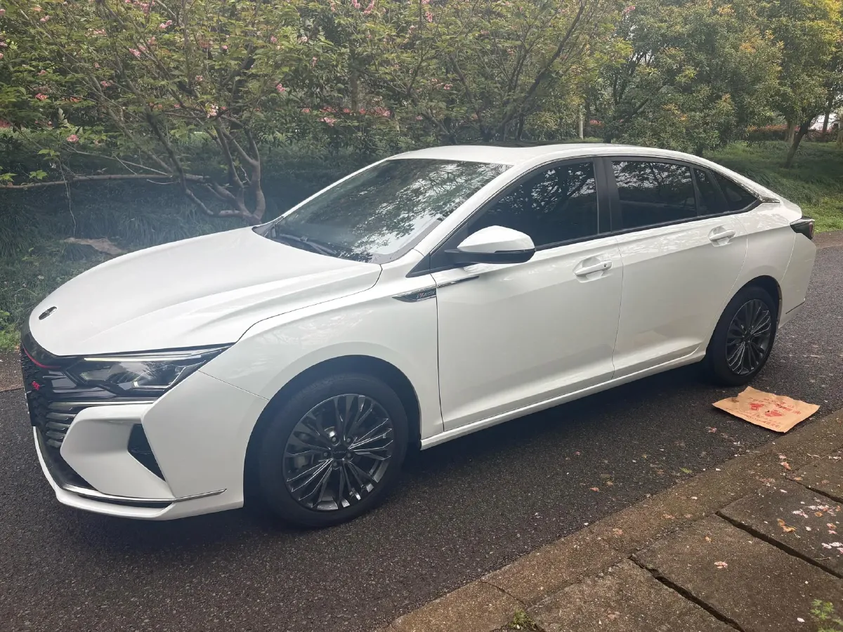 2023 DongFeng Aeolus YiXuan MAX 1.5T 190HP L4 7DCT,autocango,china used car exporter,china ev exporter,chinese used car exporter,chinese used ev exporter