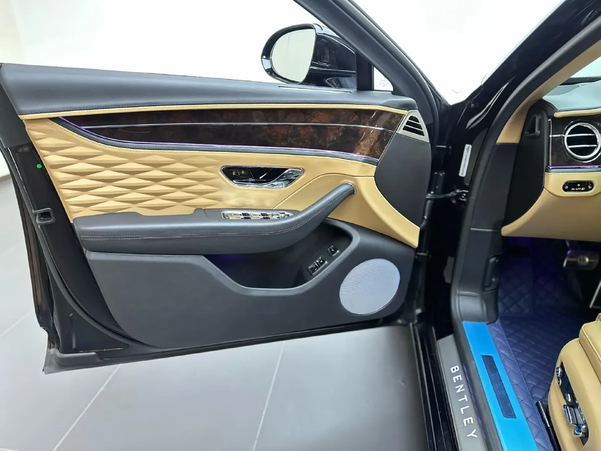 2021 Bentley Flying Spur 4.0T 550HP V8 8DCT,autocango,china used car exporter,china ev exporter,chinese used car exporter,chinese used ev exporter