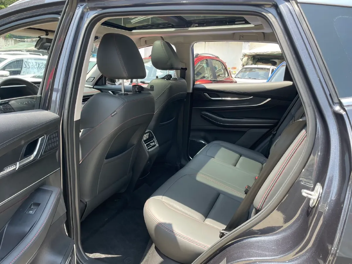 2022 ChangAn Oshan X7 Plus 1.5T 188HP L4 7DCT,autocango,china used car exporter,china ev exporter,chinese used car exporter,chinese used ev exporter